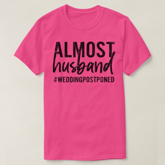 ほぼ夫 面白い 花婿 結婚 ほぼ結婚 グラフィック Tシャツ (デザイン正面)