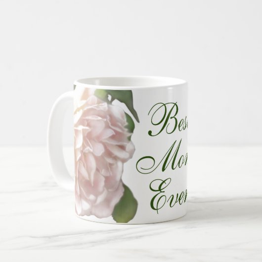 ほんのりとしたアイボリー色のピンクの桃の花のローズマム コーヒーマグカップ (正面左)