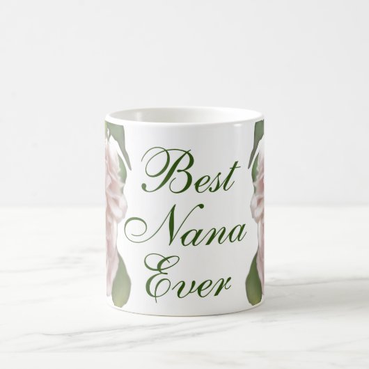 ほんのりとしたアイボリー色のピンクの桃色の花のローズ ナナ コーヒーマグカップ (中央)