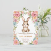 ほんのりピンクの花園うさぎの誕生日 招待状 (スタンド正面)