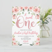 ほんのりピンクの花柄　スウィートワン ファーストバースデー 招待状 (スタンド正面)