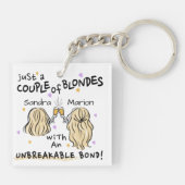 "ほんのカップルのブロンド"名前をカスタムするKeychain キーホルダー (裏面)