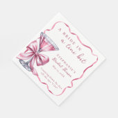 ほんの少しピンクのマーティーニを添えた花嫁のシャワー スタンダードランチョンナプキン (角)