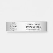 ぼやけグレイ背景カスタムロゴビジネス サインプレート (正面)