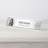 ぼやけグレイ背景カスタムロゴ デスクネームプレート (正面)