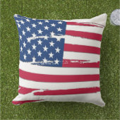 ぼろぼろのアメリカ国旗 クッション (芝生)