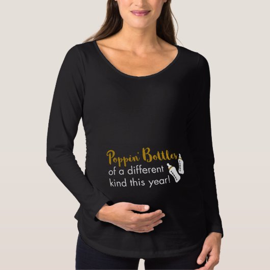 ぽんと鳴るボトルの明けましておめでとうのベビーの発表 Tシャツ (正面)