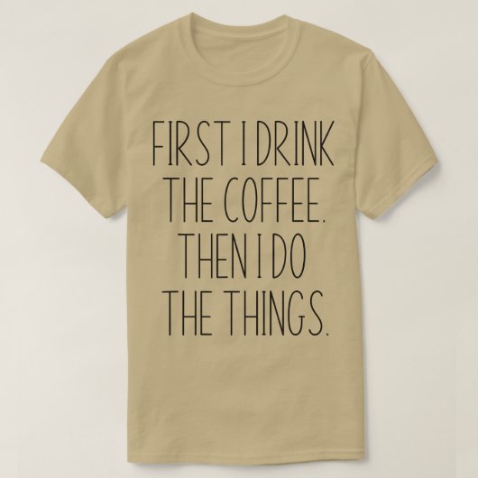 まずコーヒーを飲み、それから物事を続ける Tシャツ (デザイン正面)