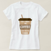 まずコーヒーを飲み、それから物事を行う Tシャツ (デザイン正面)