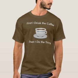 まずコーヒーを飲み、それからTheeを飲む Tシャツ
