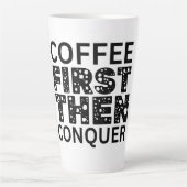 まずコーヒーを飲み、次に征服する カフェラテマグ (正面)