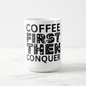まずコーヒーを飲み、次に征服する コーヒーマグカップ (中央)