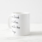 「まずコーヒーを飲んでからやること – 面白いコーヒー名言」 コーヒーマグカップ (正面左)