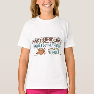 まずコーヒーを飲んで、それからやるべきことをやる Tシャツ