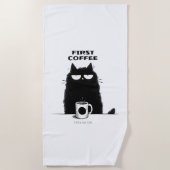 まずコーヒー、次にニャン - 笑える猫とコーヒー愛好家 ビーチタオル (正面)