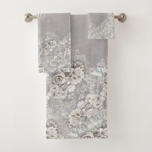 (または外に)あなたのイニシャルを持つ旧式な白いバラ バスタオルセット (インサイチュ)