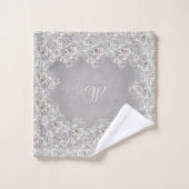 (または外に)あなたのイニシャルを持つ旧式な白いバラ バスタオルセット (ウォッシュタオル)