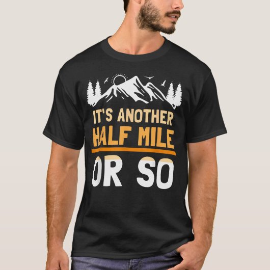 まだあと半マイルくらいかな ハイカーのユーモア Tシャツ (正面)