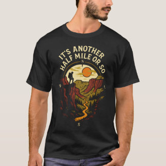 まだあと半マイル - ハイキング・マウンテン Tシャツ