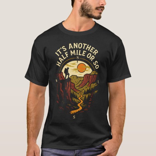 まだあと半マイル - ハイキング・マウンテン Tシャツ (正面)