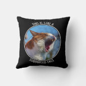 まだびっくりするかわいいおもしろい猫ミーム クッション (裏面)