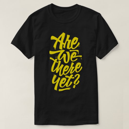 まだタイポグラフィのロードトリップデザイン Tシャツ (デザイン正面)