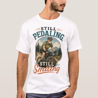 まだペダルを踏み続ける微笑みおじさん自転車 Tシャツ