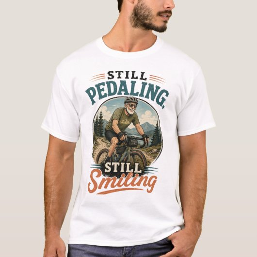 まだペダルを踏み続ける微笑みおじさん自転車 Tシャツ (正面)
