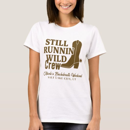 まだワイルドに走り回るカントリーウェスタン独身最後の夜  Tシャツ (正面)