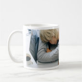 まだ大人にならない。パパは？おもしろいモダン コーヒーマグカップ (左)