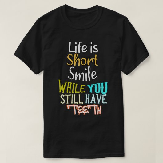 まだ持っている間の生活はスマイルが非常に短い Tシャツ (デザイン正面)