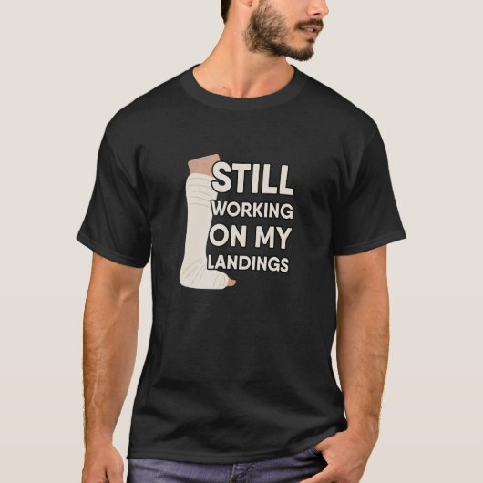 まだ着陸に取り組んでいる Tシャツ (正面)