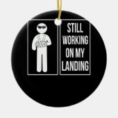 まだ着陸時の壊れた腕のキャストカーブで作業している セラミックオーナメント (正面)