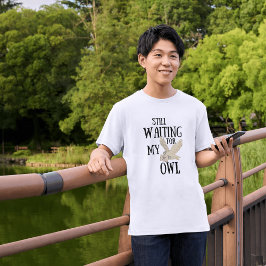 まだ私のフクロウおもしろい魔法の学校手紙を待っている Tシャツ