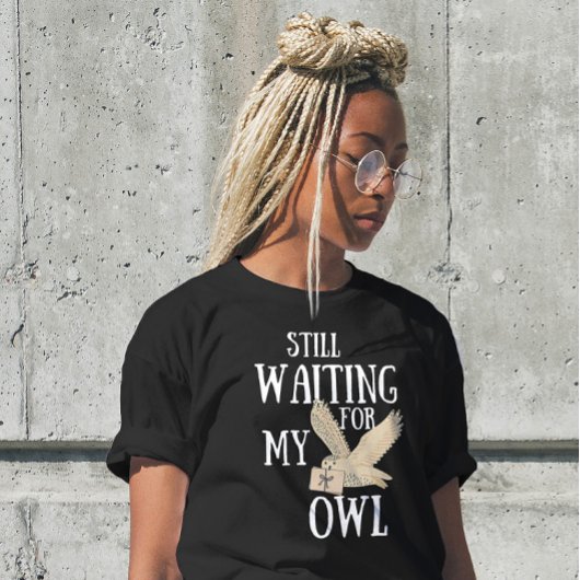 まだ私のフクロウおもしろい魔法の学校手紙を待っている Tシャツ