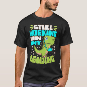 まだ私の着陸傷害の腕のDinoに作業 Tシャツ