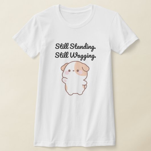 まだ立ち続ける まだ尻尾を振る 面白い犬Tシャツ | Tシャツ (レイダウン)