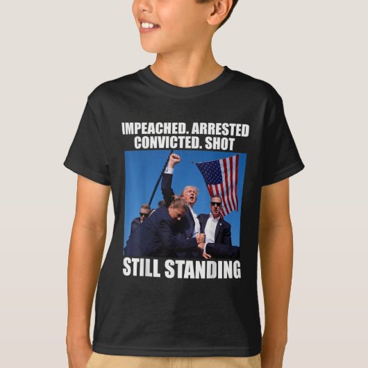 まだ立っている弾劾された有罪判決を受けた発砲 Tシャツ (正面)