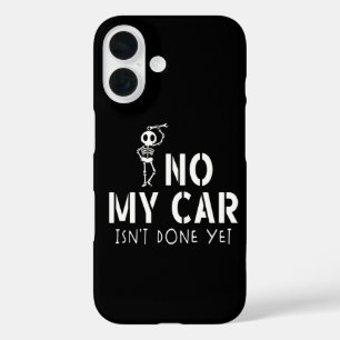 まだ車は完成してないよ 冗談スケルトン 車 ガレージ iPhone 16ケース