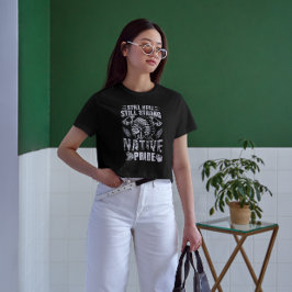まだ、まだ、強い、先住民プライド Tシャツ