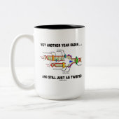 まだDNAのツイストと同じくらい古い ツートーンマグカップ (左)