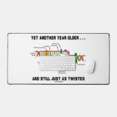 まだDNAのツイストと同じくらい古い デスクマット (キーボード&マウス)