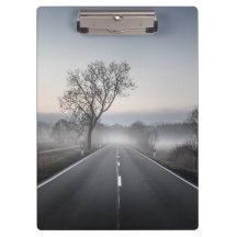 まっすぐな風光明媚な田舎道