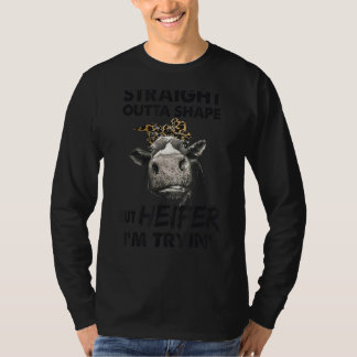 まっすぐ外の形だがハイファーは牛を試している彼 Tシャツ