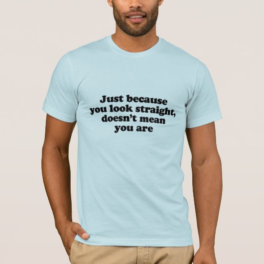 まっすぐ見えるからってそんなわけないのに Tシャツ (正面)