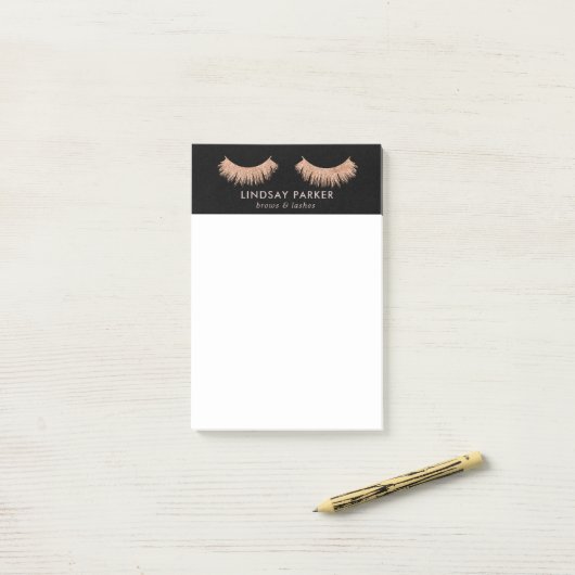 まつげのメーキャップアーティストのスタイリッシュで黒い後それノート ポストイット (デスク上)