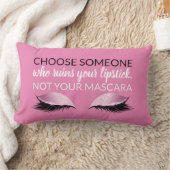 まつげの化粧の感動的でガーリーな引用文のピンク ランバークッション (ブランケット)