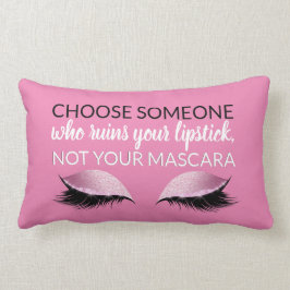 まつげの化粧の感動的でガーリーな引用文のピンク ランバークッション
