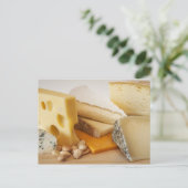 まな板の様々なチーズ ポストカード (スタンド正面)