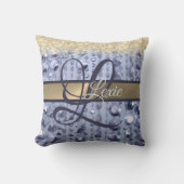 まばゆいキラキラ青いビーズモノグラム クッション (正面)